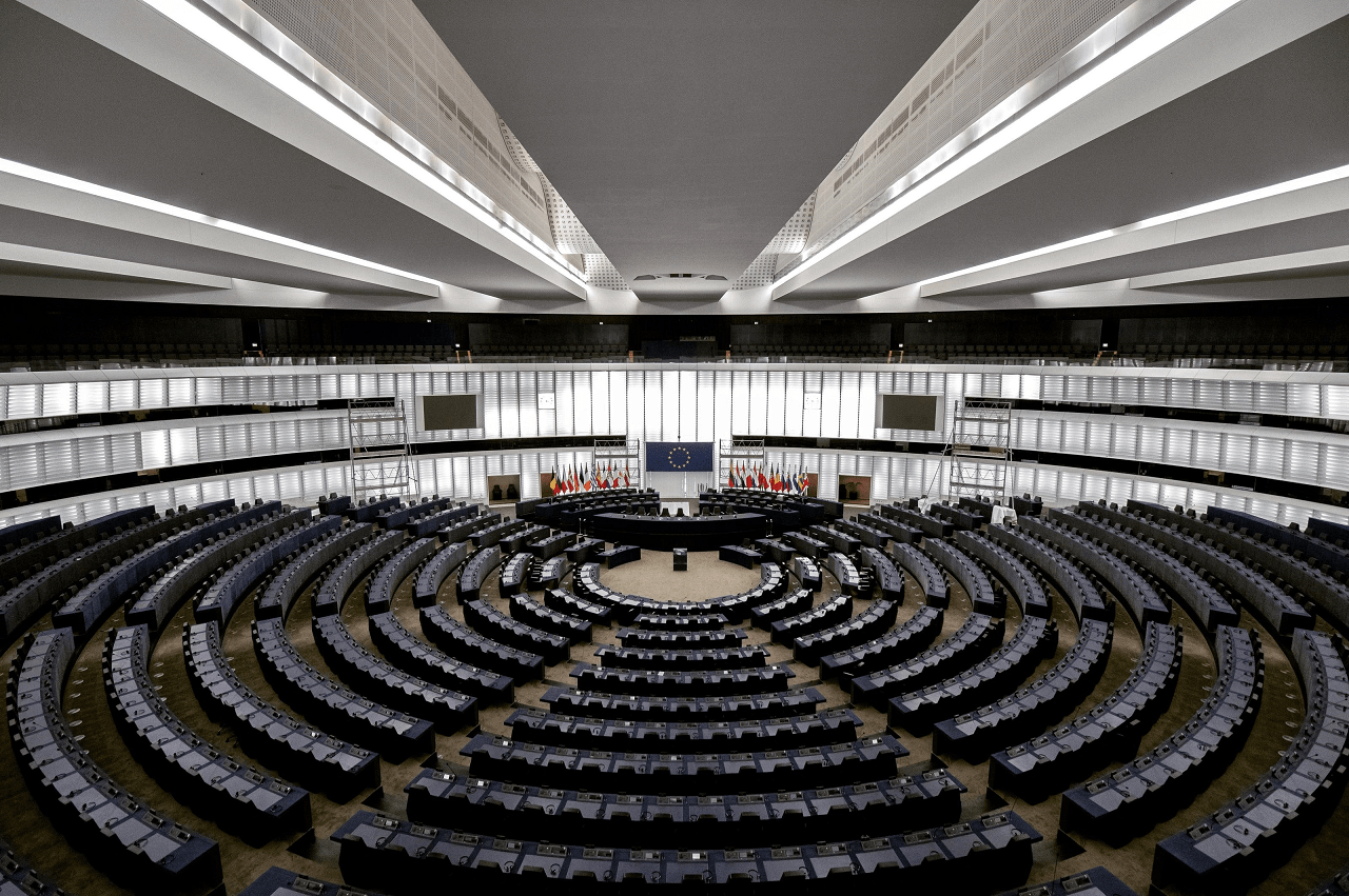 Б парламент